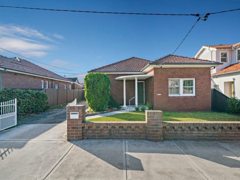 How a Five Dock Buyers Agent Helps Buyers Compete With Developers